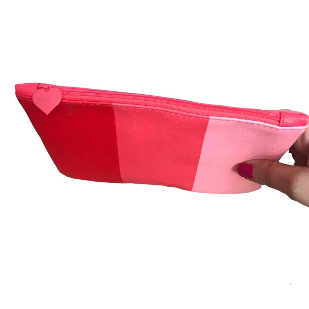 ⭐️Pink/Red Makeup Bag!⭐️ - Picture 3 of 4
